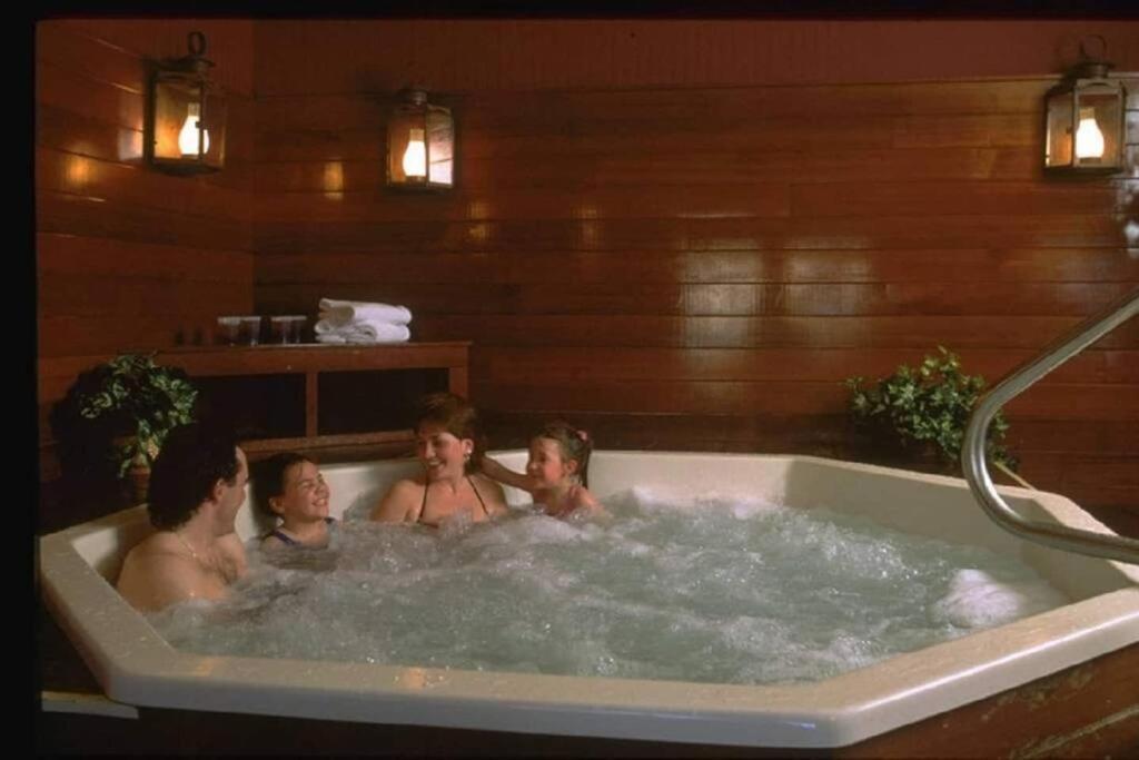 Deluxe Ski On Off 1Br Suite Sleeps 4 On Jiminy Mtn Hancock Eksteriør billede