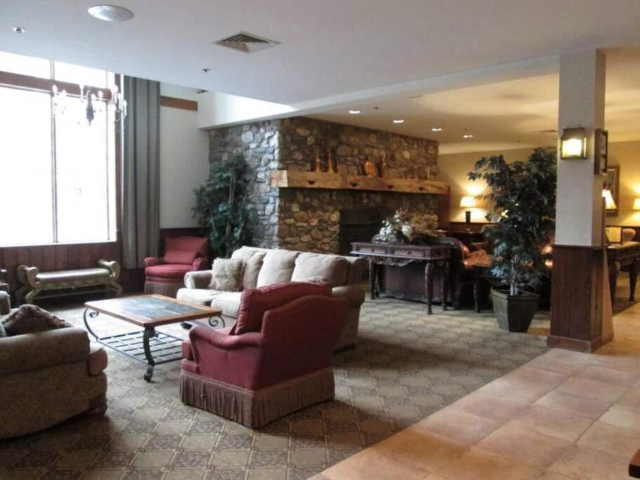 Deluxe Ski On Off 1Br Suite Sleeps 4 On Jiminy Mtn Hancock Eksteriør billede