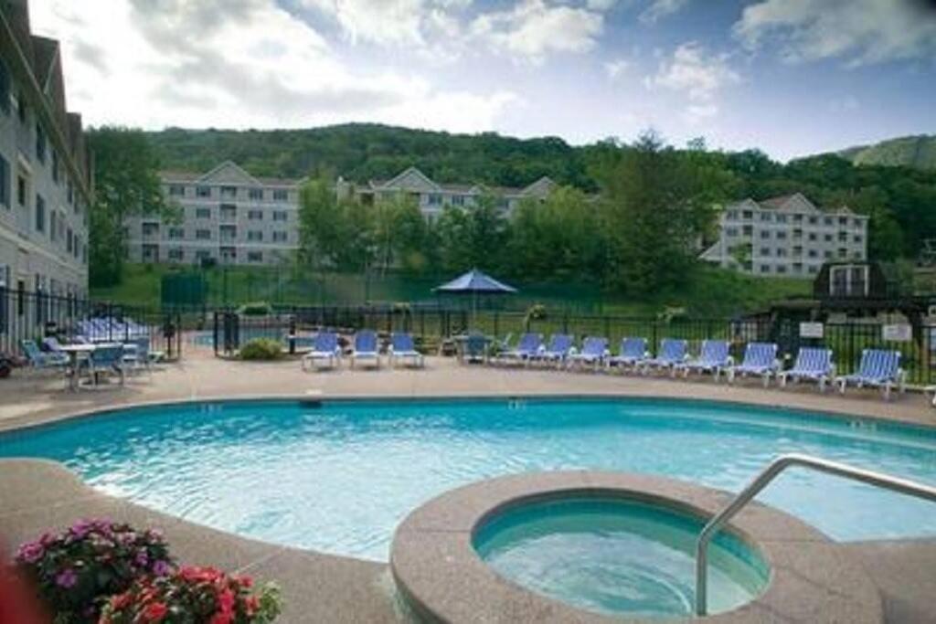 Deluxe Ski On Off 1Br Suite Sleeps 4 On Jiminy Mtn Hancock Eksteriør billede